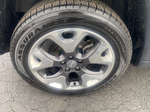 Used 2020 Jeep Compass Limited image 28