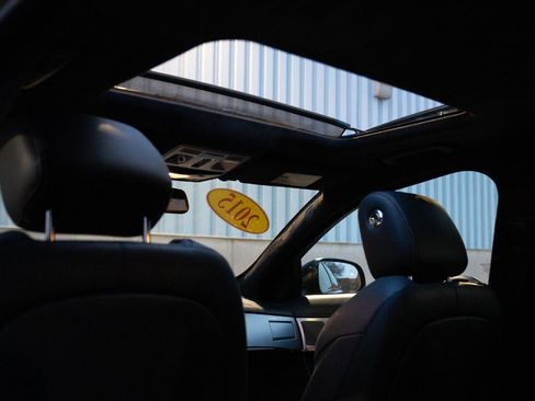 Used 2015 Jaguar XF Portfolio image 27