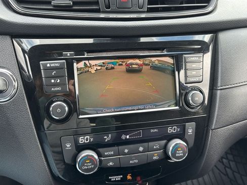 Used 2020 Nissan Rogue SV FWD image 17