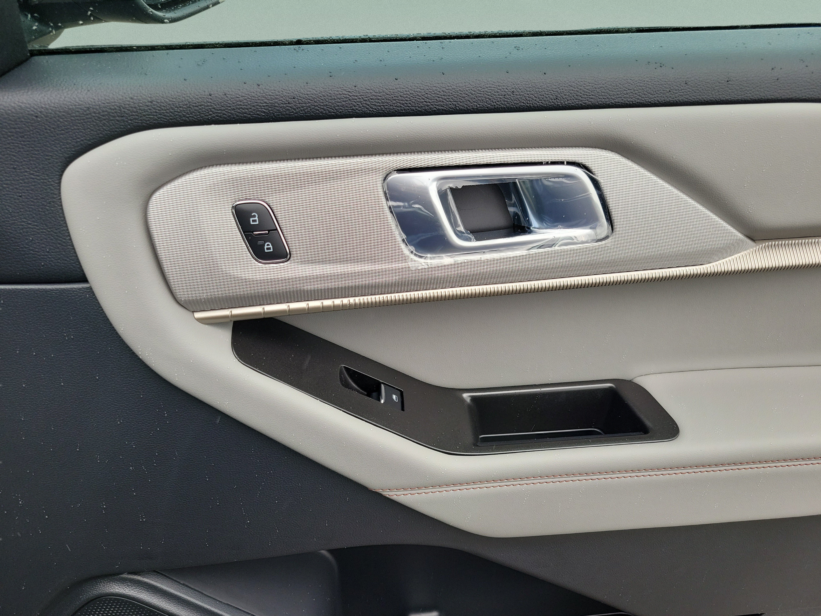 New 2026 Ford Explorer Active w/ Active Comfort Package RWD image 8