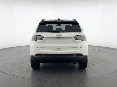 Used 2025 Jeep Compass Latitude AWD/4WD image 7