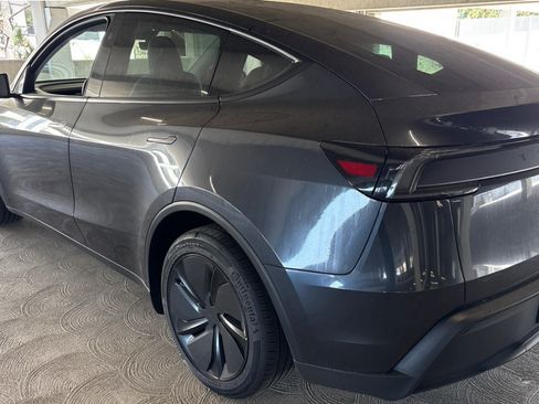Used 2026 Tesla Model Y Long Range AWD/4WD image 3