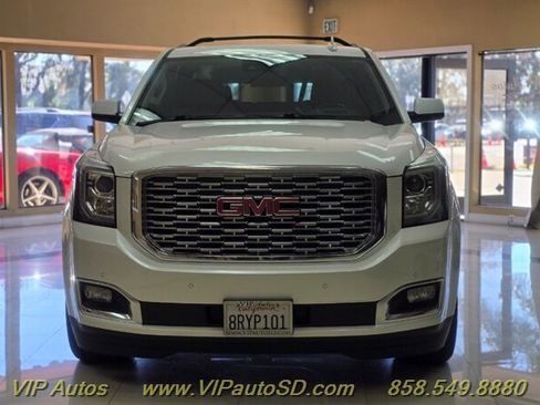 Used 2020 GMC Yukon XL Denali w/ Denali Premium Package AWD/4WD image 9