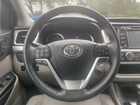 Used 2016 Toyota Highlander Limited Platinum image 31