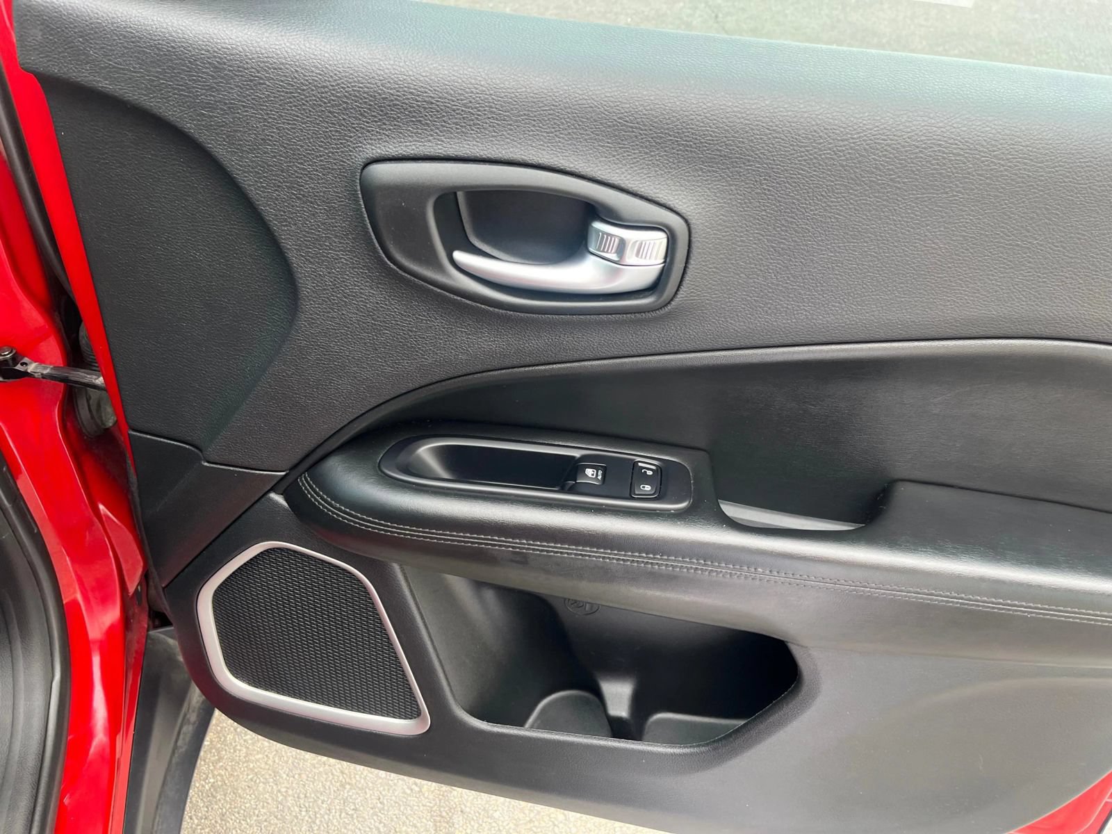 Used 2019 Jeep Compass Latitude AWD/4WD image 46