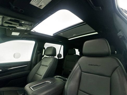 Used 2023 GMC Yukon Denali RWD image 21