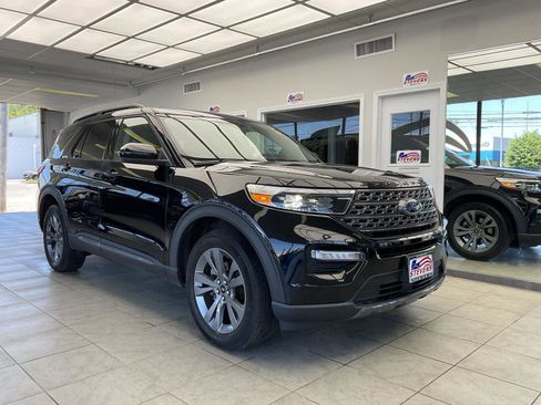 Used 2022 Ford Explorer XLT w/ Equipment Group 202A AWD/4WD image 1