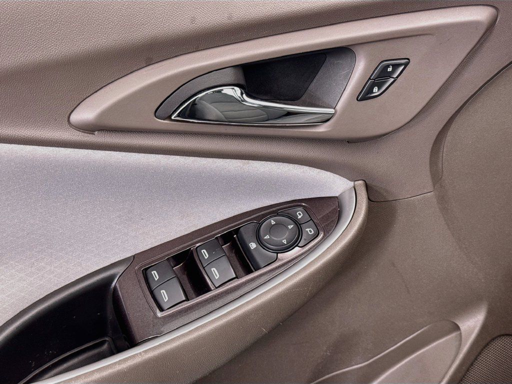 Used 2023 Chevrolet Malibu LS FWD image 21
