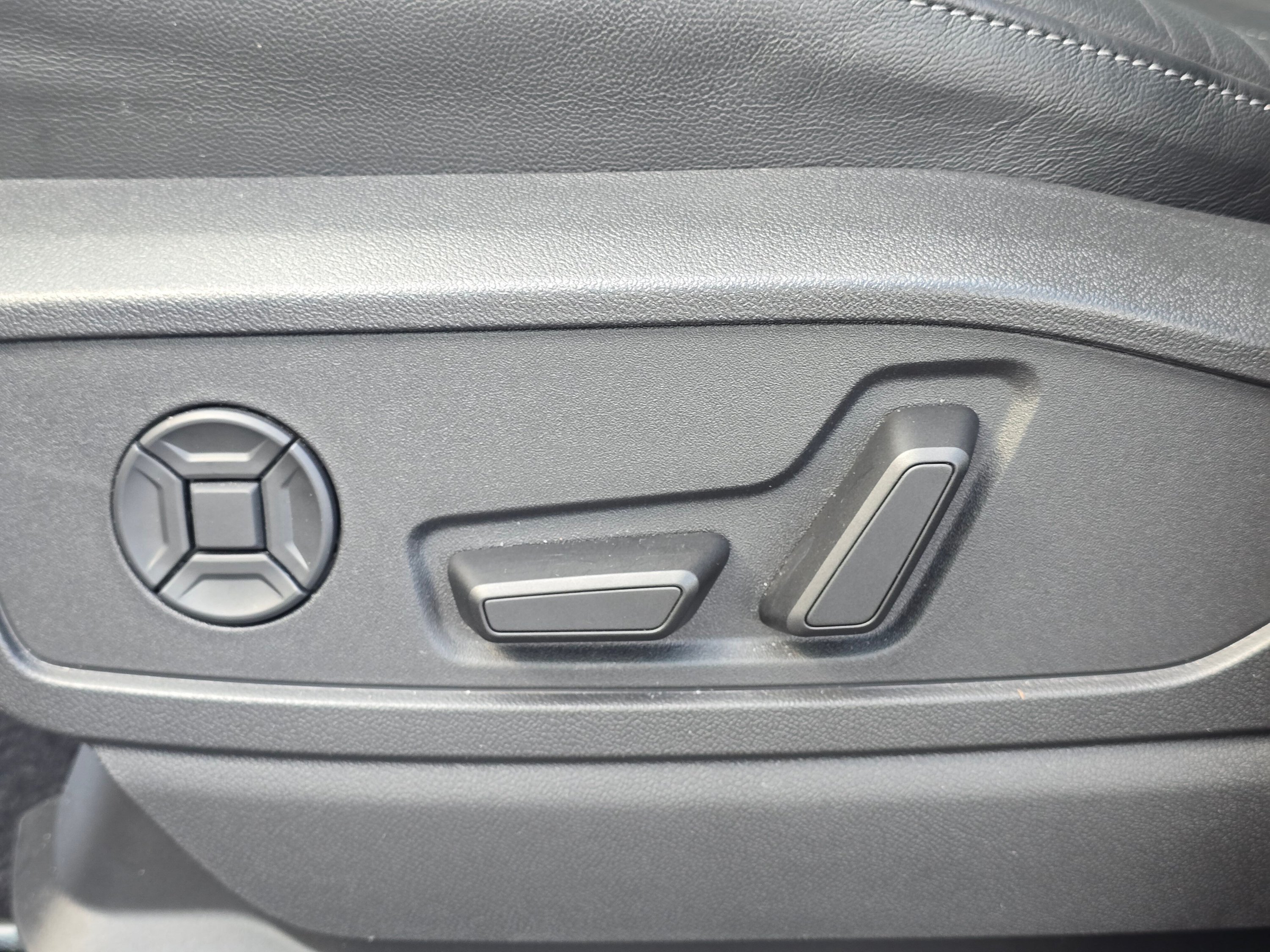Used 2025 Audi Q5 Premium w/ Convenience Package AWD/4WD image 38