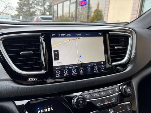 Used 2019 Chrysler Pacifica Touring-L w/ Advanced Safetytec Group image 28