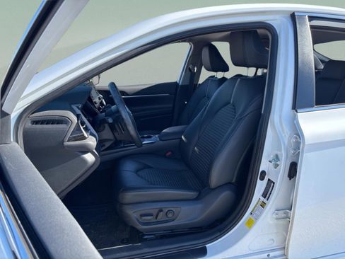 Used 2024 Toyota Camry SE image 31