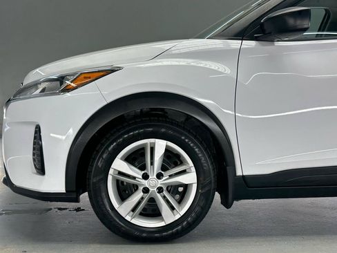 Used 2022 Nissan Kicks S FWD image 5