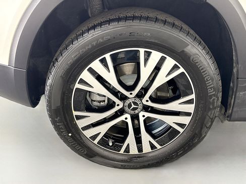 Used 2025 Mercedes-Benz GLB 250 image 33