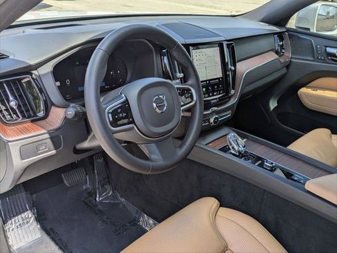 Used 2023 Volvo XC60 B5 Ultimate image 12