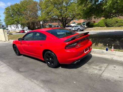 Used 2020 Dodge Charger SXT w/ Leather Interior Group RWD image 9