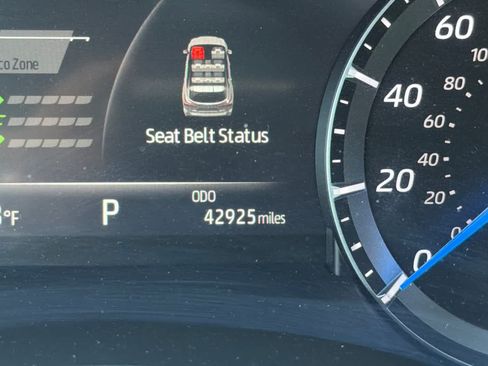 Used 2020 Toyota Highlander XLE AWD/4WD image 29