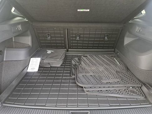 Used 2025 Volkswagen Tiguan SEL R-Line image 25