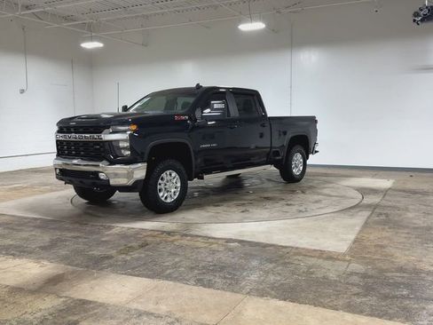 Used 2022 Chevrolet Silverado 2500 LT w/ Convenience Package image 4