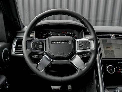 Used 2025 Land Rover Discovery Dynamic SE AWD/4WD image 18