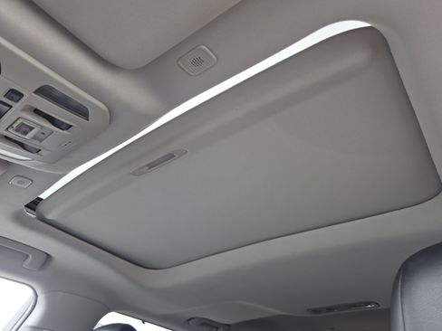Used 2023 Toyota Highlander XLE FWD image 26