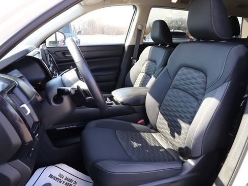 Used 2022 Nissan Pathfinder SV image 13