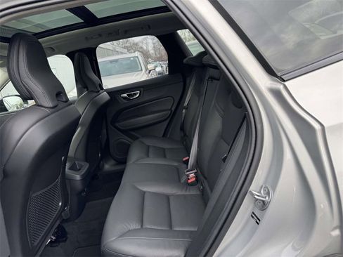 Certified 2025 Volvo XC60 B5 Plus image 9