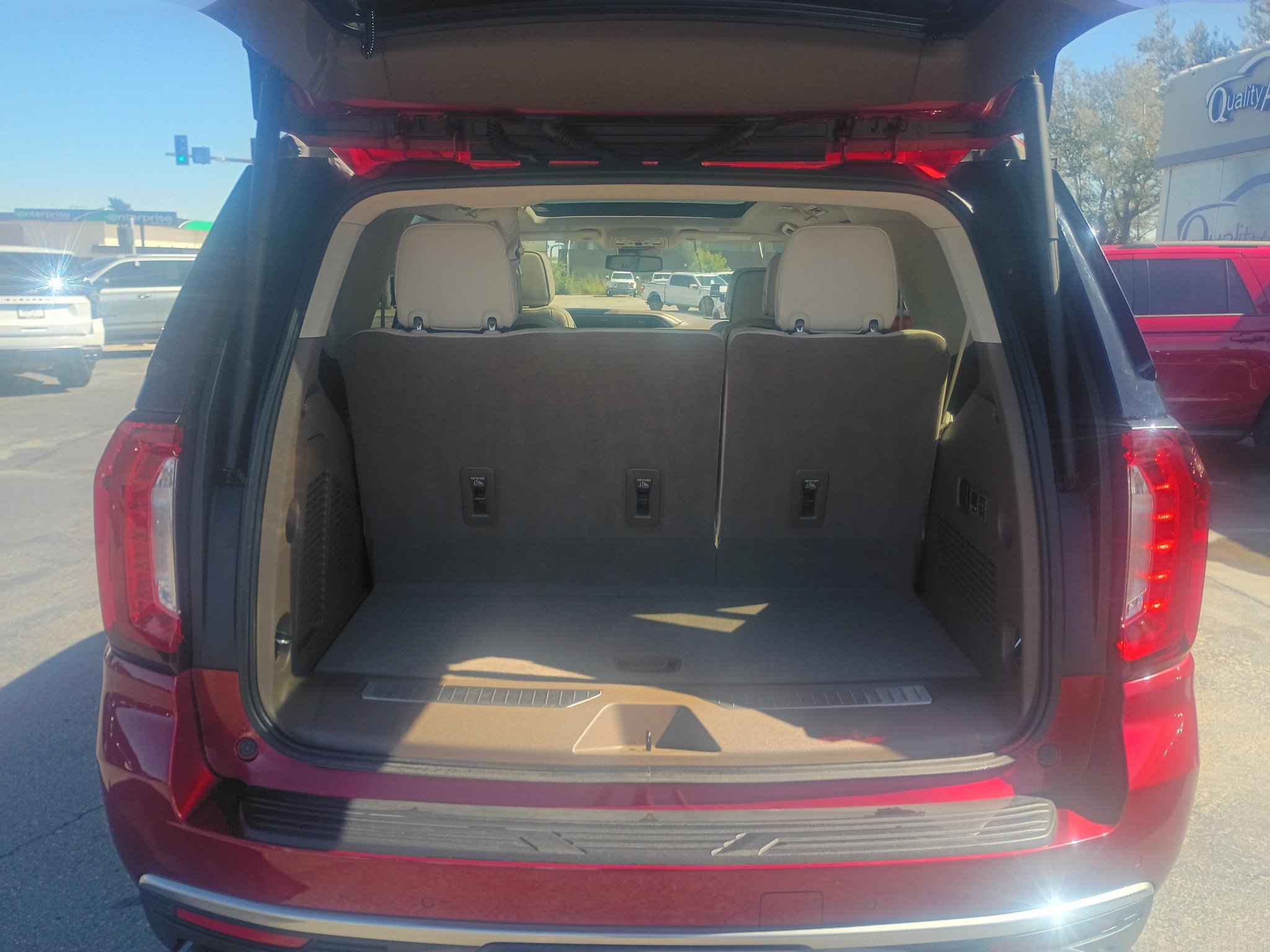 Used 2023 GMC Yukon Denali AWD/4WD image 17