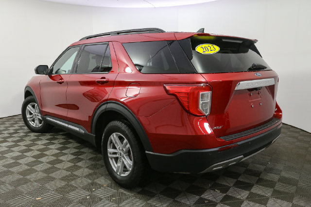 Used 2023 Ford Explorer XLT w/ Equipment Group 202A AWD/4WD image 7