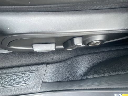 Used 2023 Jeep Grand Cherokee L Limited w/ Luxury Tech Group II image 12