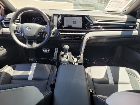 Used 2025 Toyota Camry SE FWD image 17