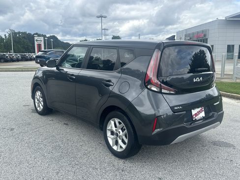 Used 2023 Kia Soul LX w/ LX Technology Package FWD image 7