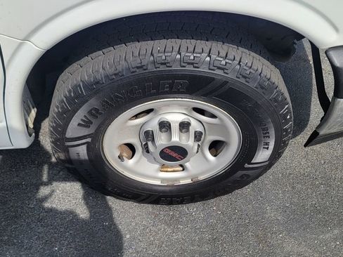 Used 2017 GMC Savana 2500 RWD image 15