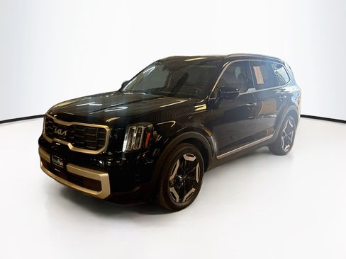 Used 2025 Kia Telluride S AWD/4WD image 3