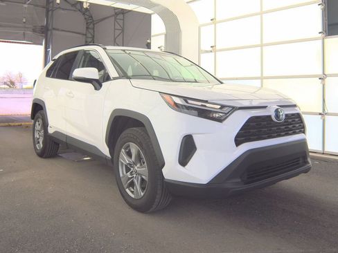 Used 2024 Toyota RAV4 LE AWD/4WD image 2