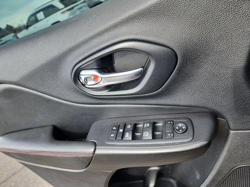 Used 2020 Jeep Cherokee Trailhawk w/ Cold Weather Group image 16