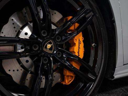Used 2021 Lamborghini Huracan EVO RWD image 31