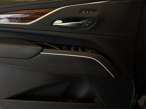 Certified 2024 Cadillac Escalade Premium Luxury image 23