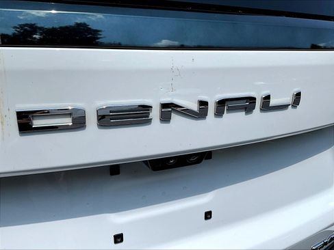 Used 2025 GMC Yukon Denali Ultimate AWD/4WD image 24