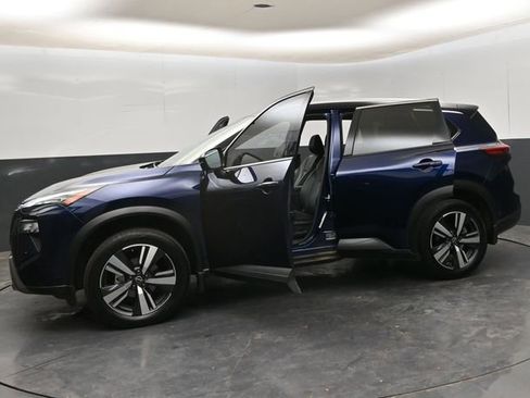 Used 2025 Nissan Rogue SL image 34