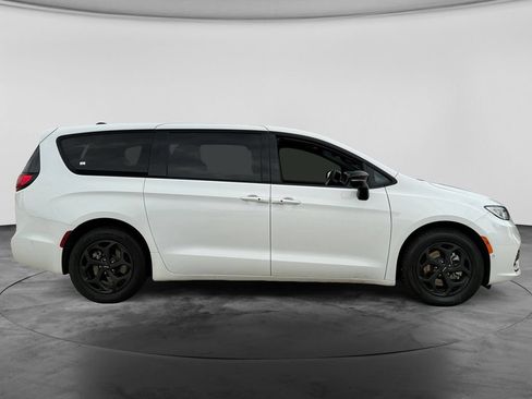 Used 2024 Chrysler Pacifica Limited FWD image 10
