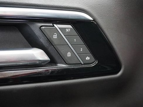 Used 2025 Chevrolet Tahoe Premier RWD image 10