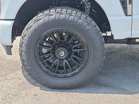 Used 2024 Ford F350 Platinum w/ FX4 Off-Road Package AWD/4WD image 14