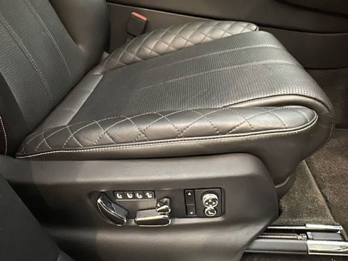 Used 2018 Bentley Bentayga Activity AWD/4WD image 19