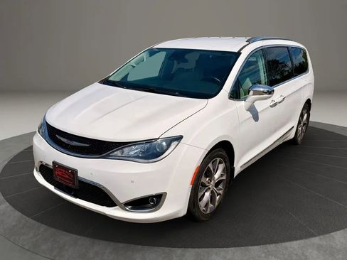 Used 2017 Chrysler Pacifica Limited w/ Advanced Safetytec Group FWD image 1