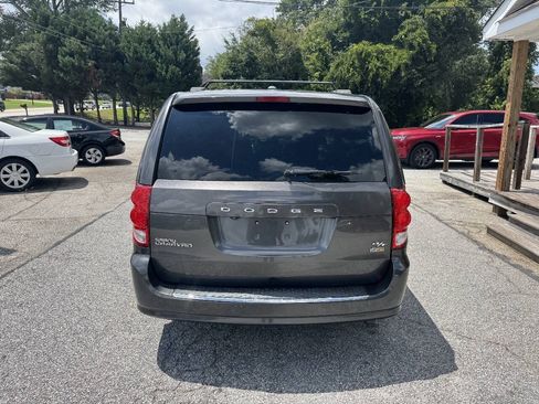 Used 2016 Dodge Grand Caravan R/T FWD image 4