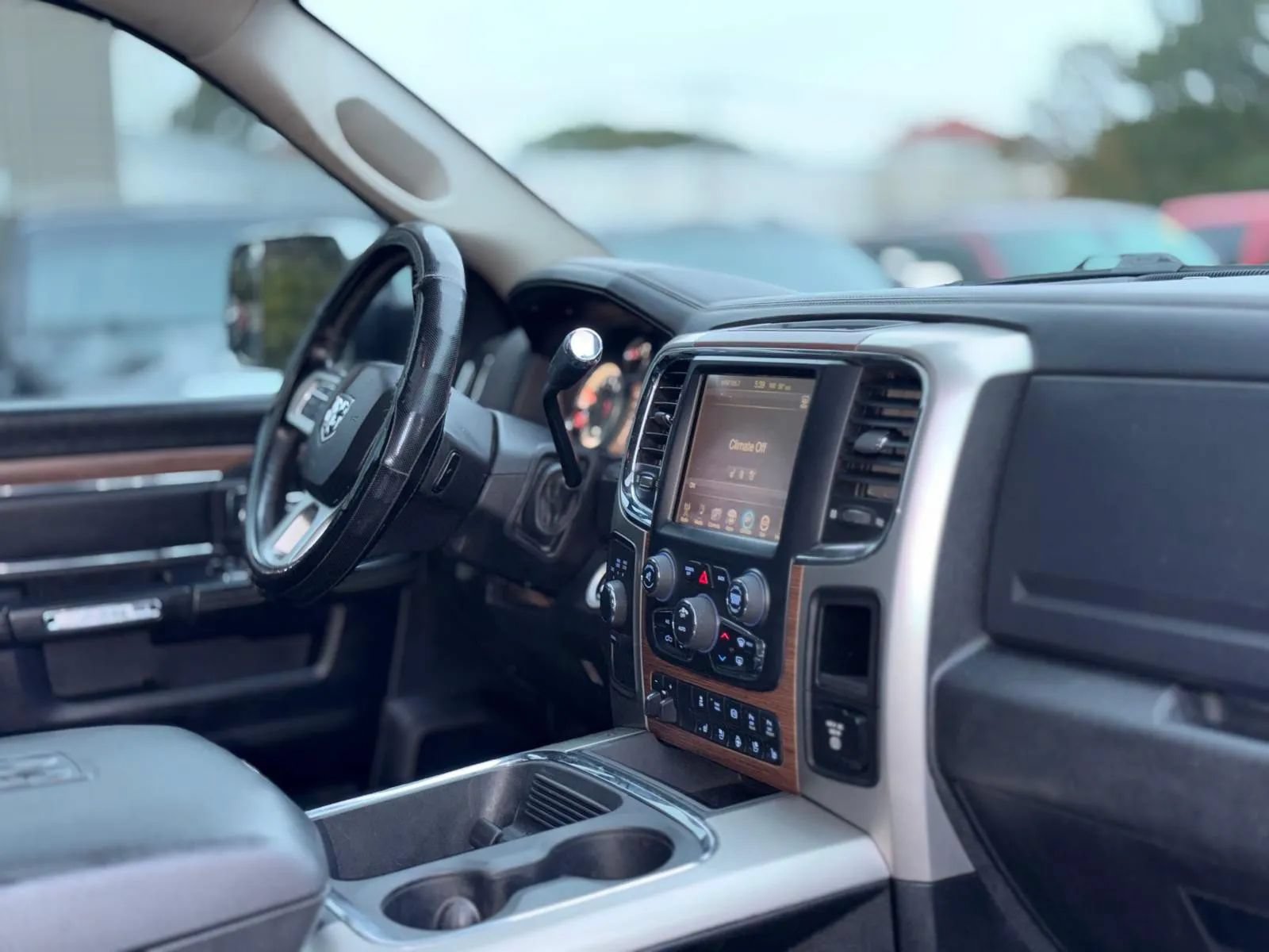 Used 2016 RAM 2500 Laramie w/ Convenience Group AWD/4WD image 16
