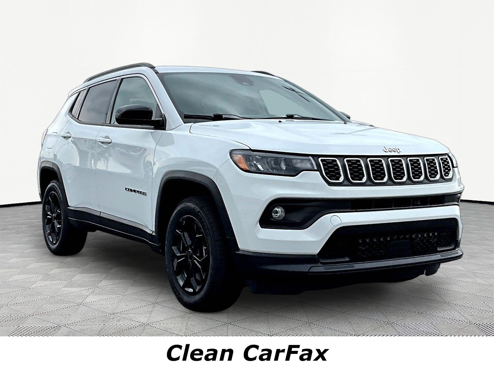 Used 2024 Jeep Compass Latitude AWD/4WD image 3