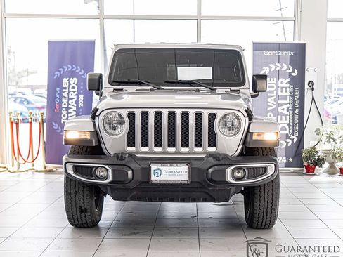 Used 2018 Jeep Wrangler Unlimited Sahara AWD/4WD image 2