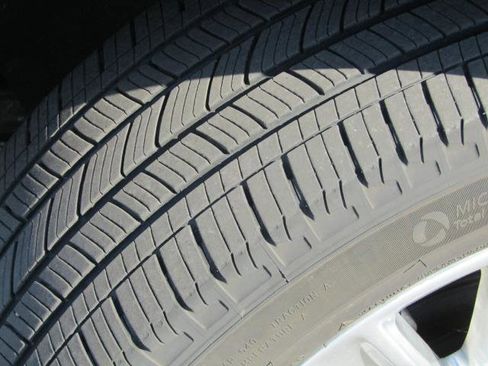 Certified 2023 Ford Explorer Limited w/ Limited Technology Package AWD/4WD image 10