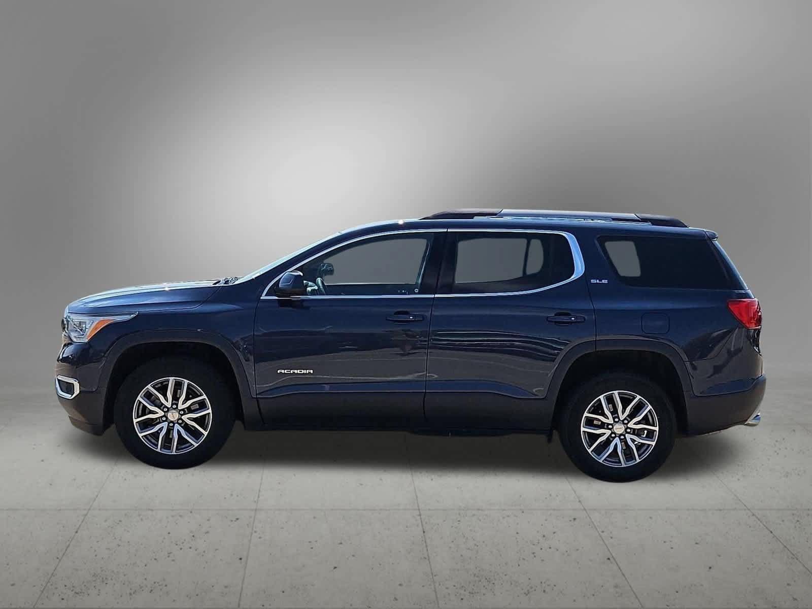 Used 2018 GMC Acadia SLE w/ Driver Alert Package I FWD image 3